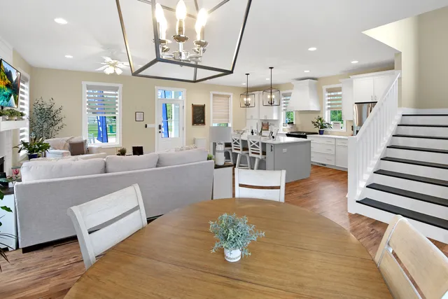 $615,000 | 7 Willow Way, Ottawa, IL 61350