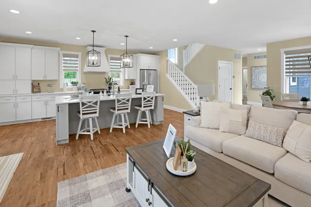 $615,000 | 7 Willow Way, Ottawa, IL 61350