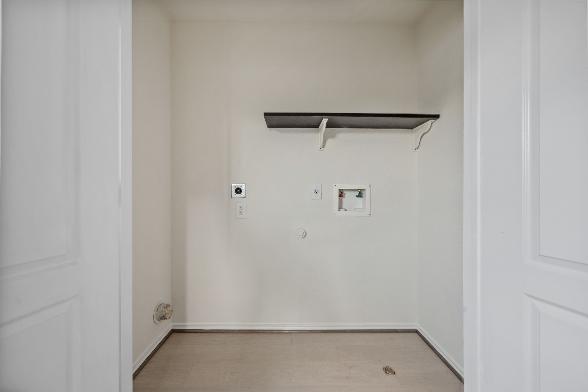 12819 Blue Timbers Court Houston, TX 77044 - Photo 22 of 26 a view of small space