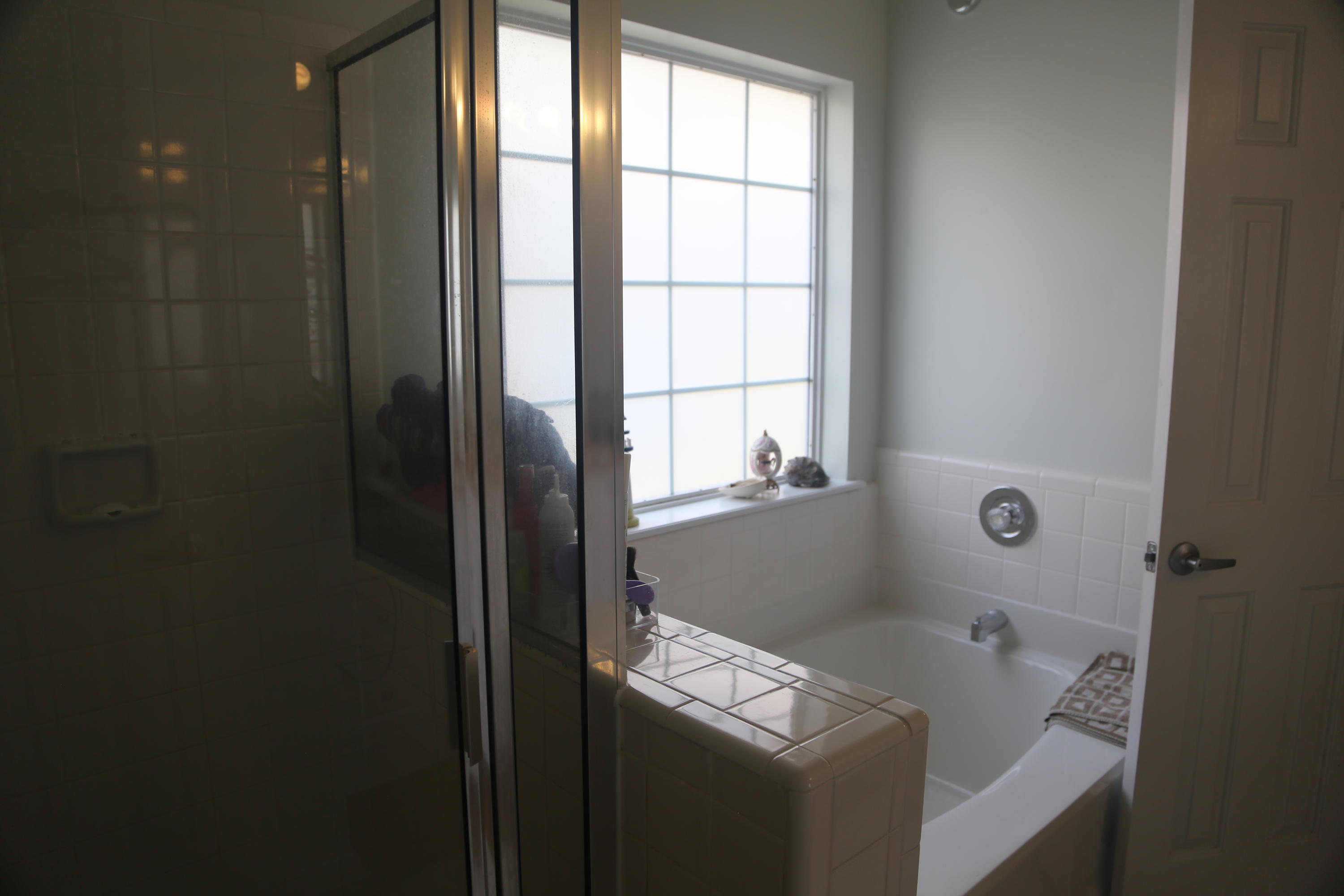1325 Balcome Road Mount Pleasant, SC 29466 - Photo 11 of 15 Separate Shower and Garden Tub