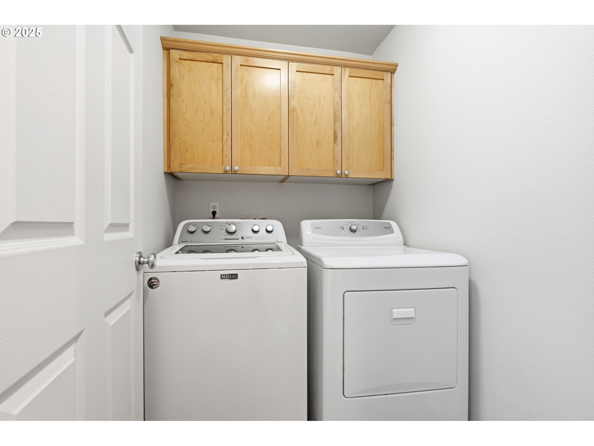 1706 Southwest 172nd Terrace Beaverton, OR 97003 - Photo 28 of 45 a utility room with dryer and washer