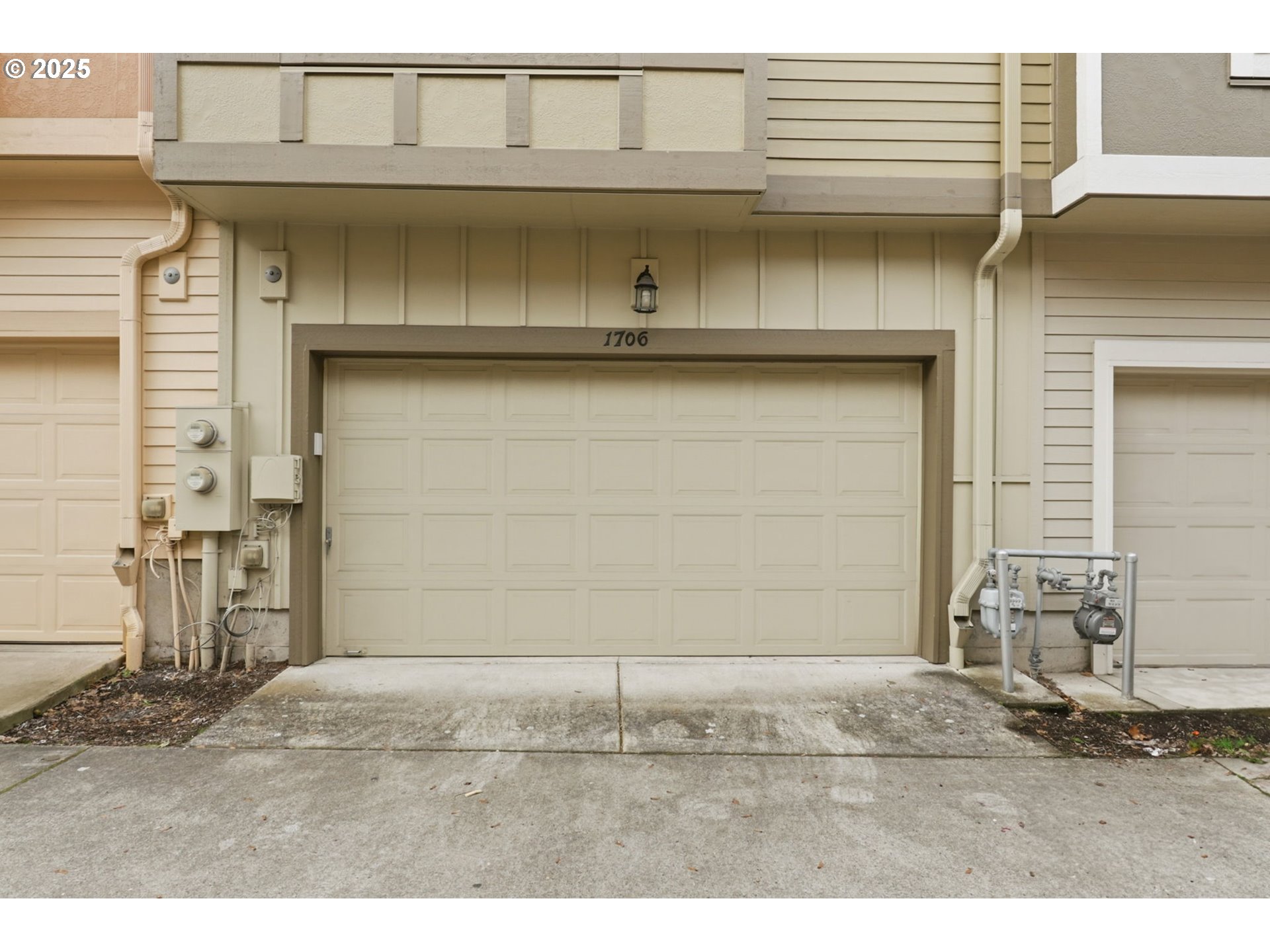 1706 Southwest 172nd Terrace Beaverton, OR 97003 - Photo 32 of 45 a front view of a house