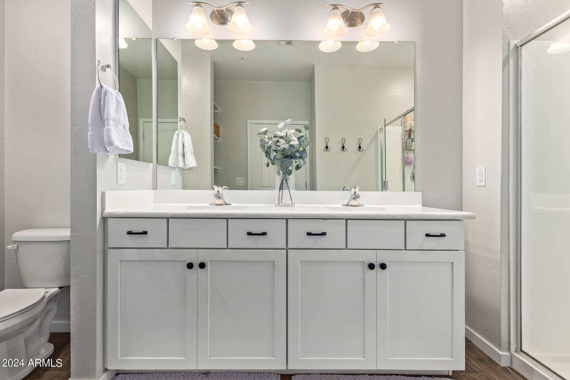 3900 East Baseline Road, Unit 171 Phoenix, AZ 85042 - Photo 12 of 27 Owner's bathroom