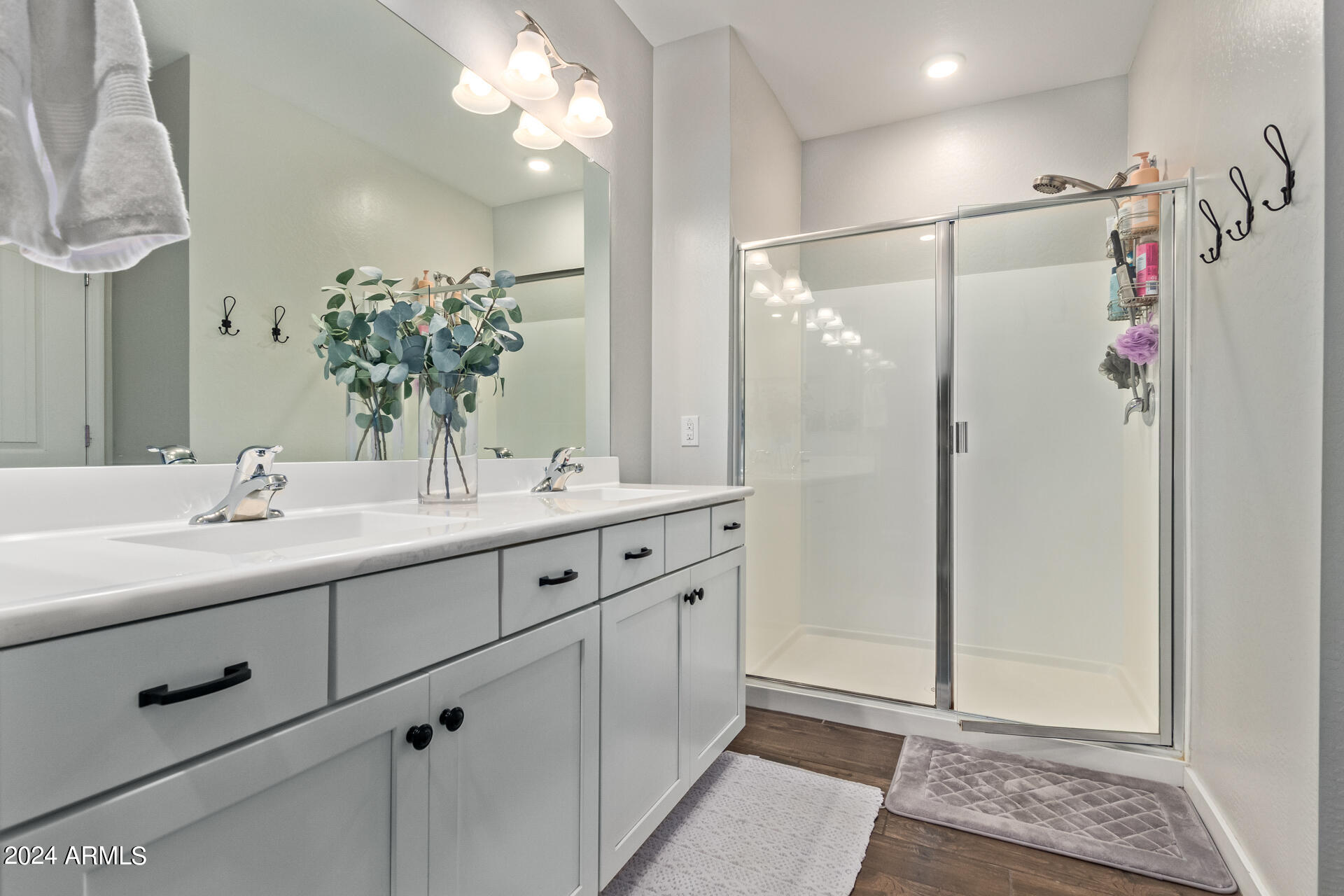 3900 East Baseline Road, Unit 171 Phoenix, AZ 85042 - Photo 13 of 27 Owner's bathroom