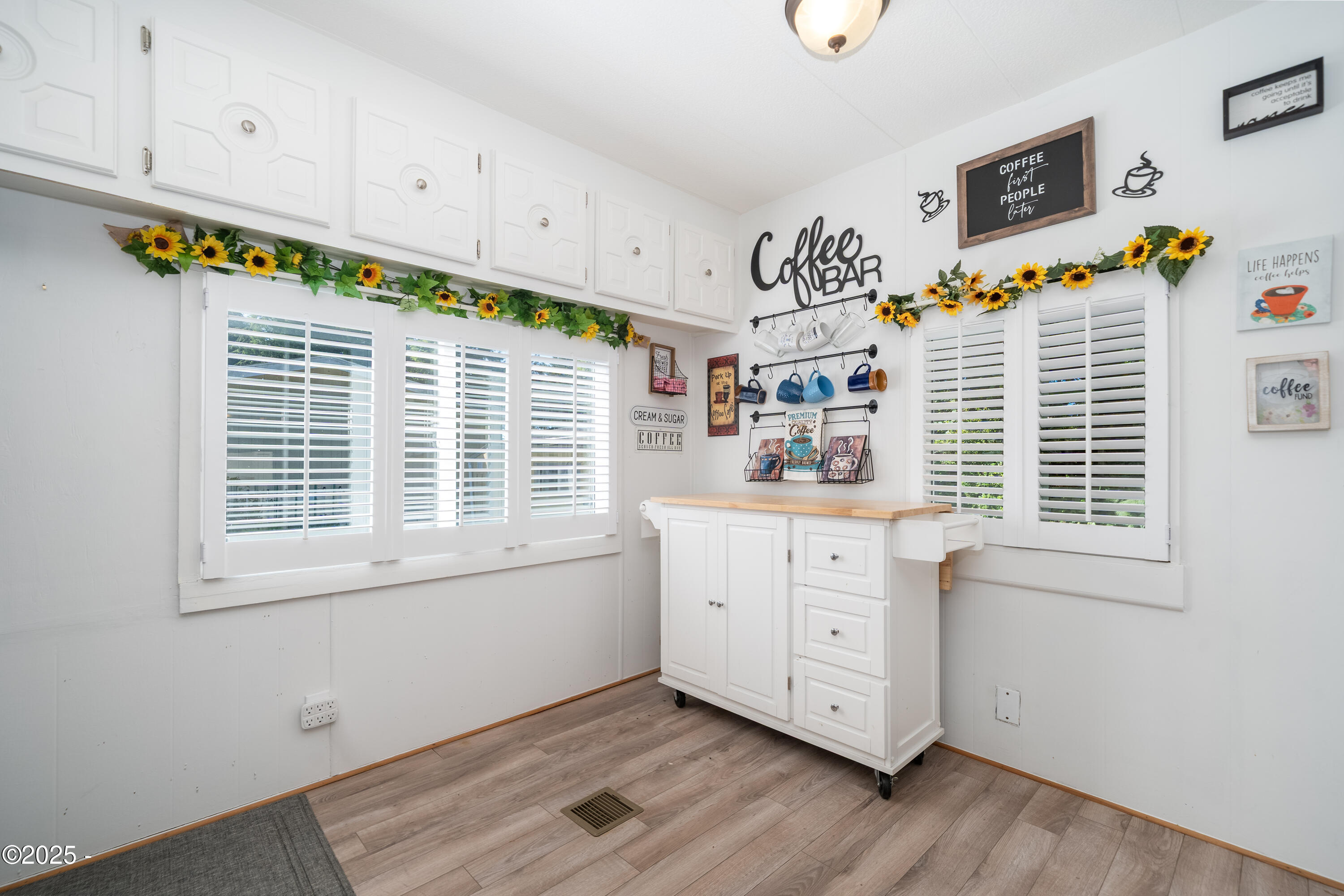 4875 Highway 101, Unit 92 Depoe Bay, OR 97341 - Photo 9 of 26 Coffee Knook