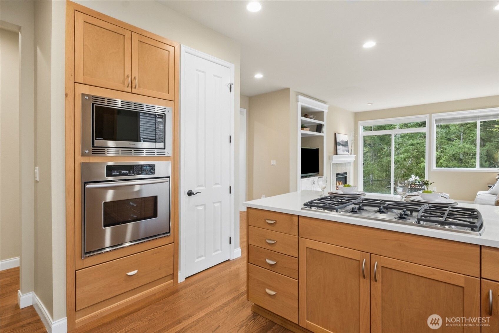 6701 West Crestview Loop Southeast Snoqualmie, WA 98065 - Photo 16 of 40 a kitchen with a stove and a microwave