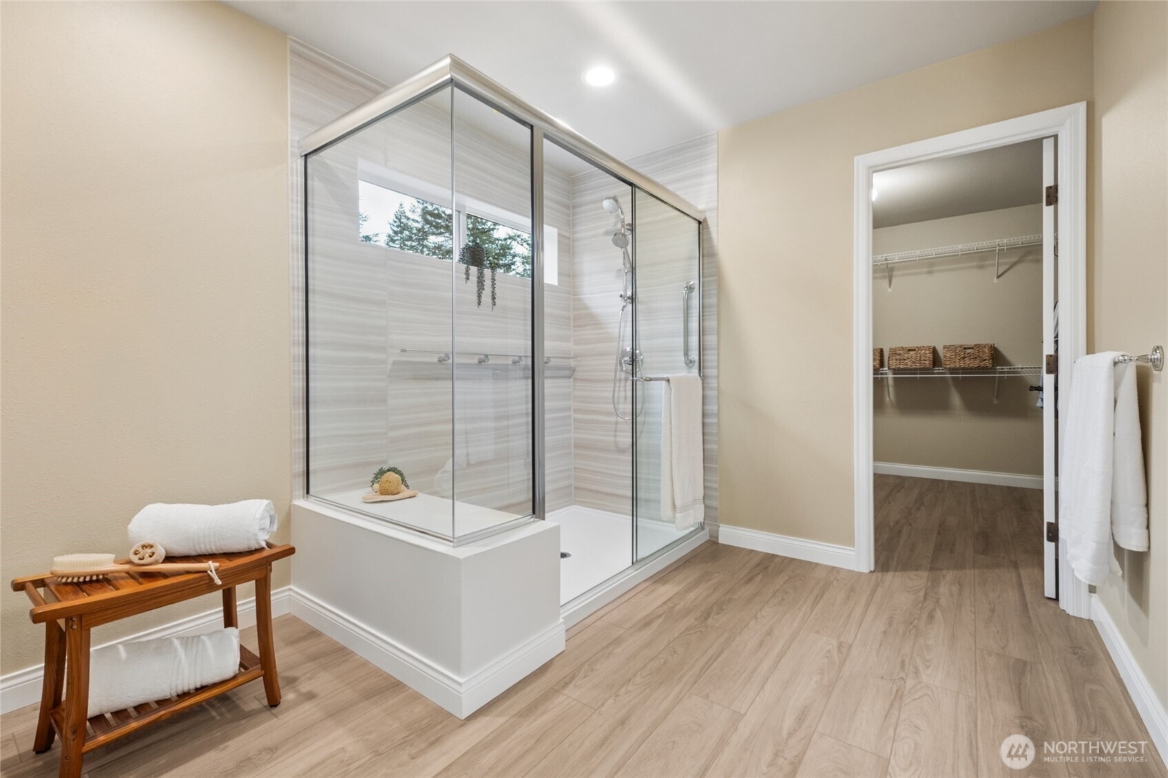 6701 West Crestview Loop Southeast Snoqualmie, WA 98065 - Photo 20 of 40 a bathroom with a bathtub and a toilet