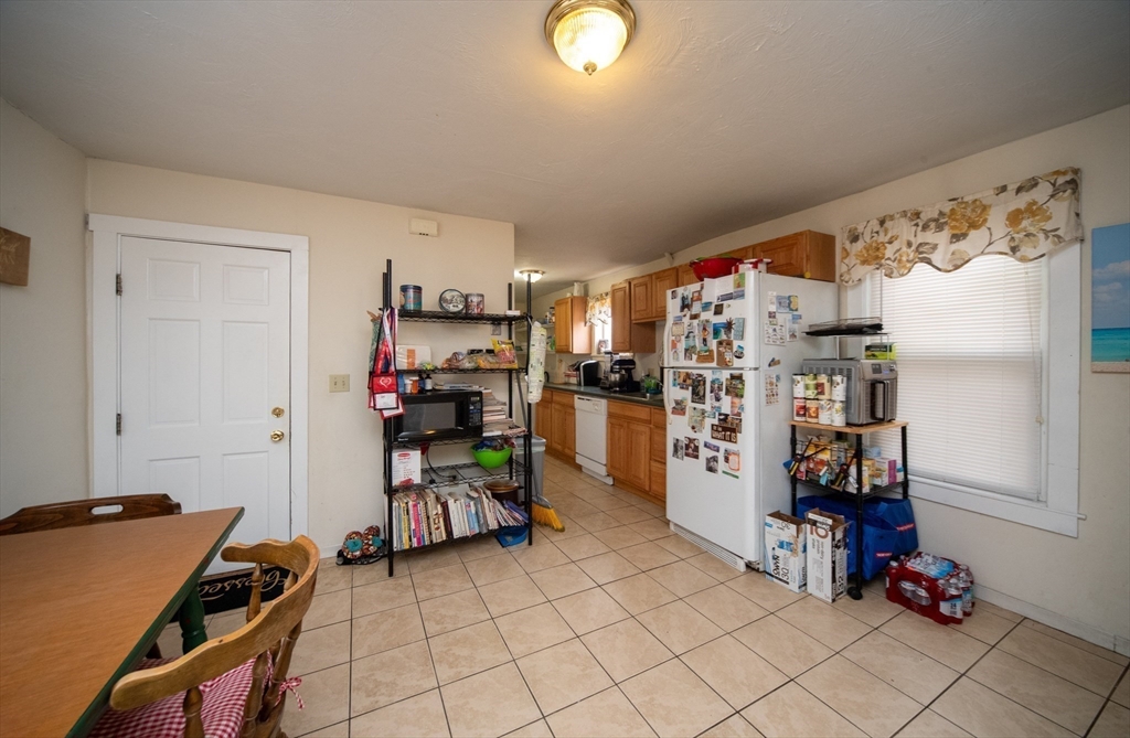 23 Ash Street Clinton, MA 01510 - Photo 6 of 30