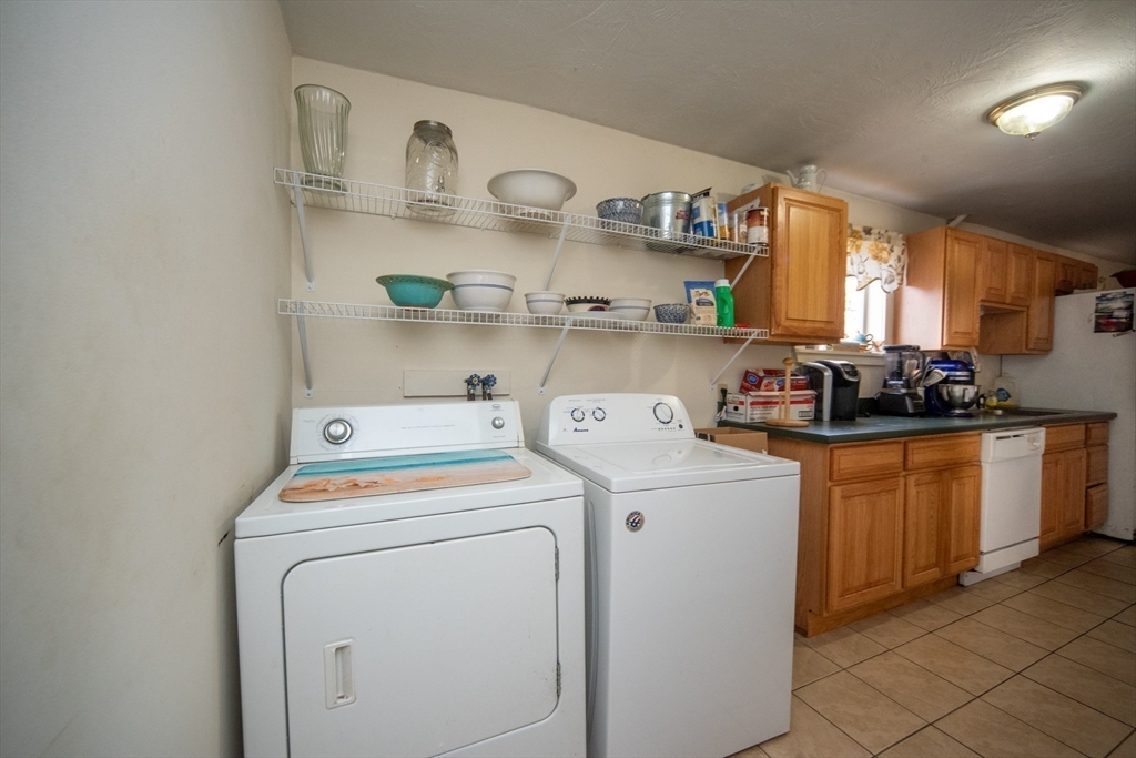 23 Ash Street Clinton, MA 01510 - Photo 7 of 30