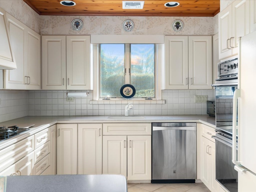30 Timothy Drive Westerly, RI 02891 - Photo 19 of 47 Gallery Image 19