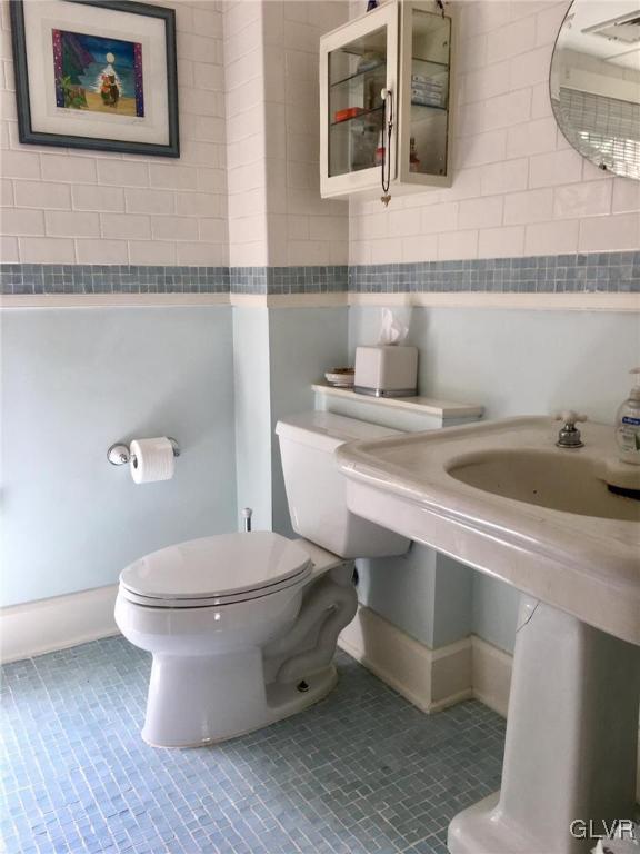 684 Church Road Riegelsville, PA 18077 - Photo 32 of 37 a bathroom with a sink and a toilet