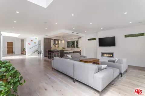 $4,195,000 | 3728 South Barrington Avenue, Los Angeles, CA 90066