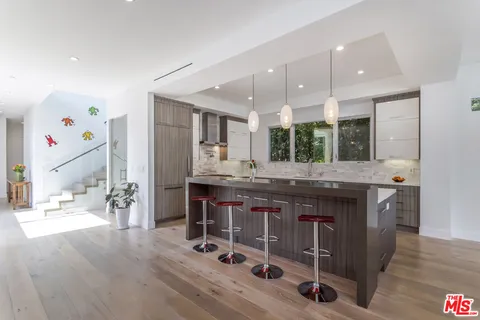 $4,195,000 | 3728 South Barrington Avenue, Los Angeles, CA 90066