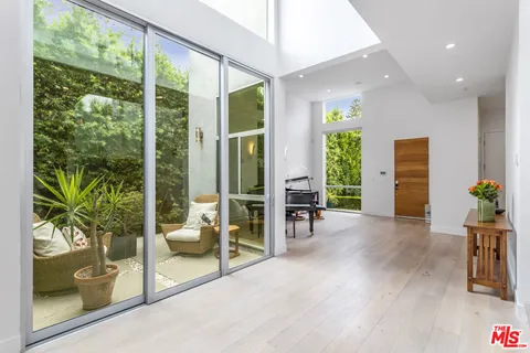 $4,195,000 | 3728 South Barrington Avenue, Los Angeles, CA 90066