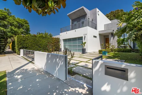 $4,195,000 | 3728 South Barrington Avenue, Los Angeles, CA 90066