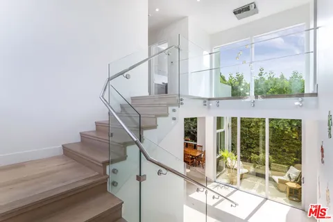 $4,195,000 | 3728 South Barrington Avenue, Los Angeles, CA 90066