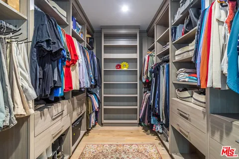 $4,195,000 | 3728 South Barrington Avenue, Los Angeles, CA 90066