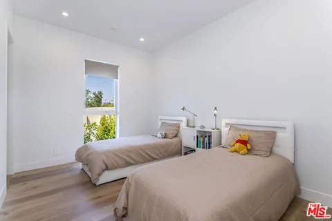 $4,195,000 | 3728 South Barrington Avenue, Los Angeles, CA 90066