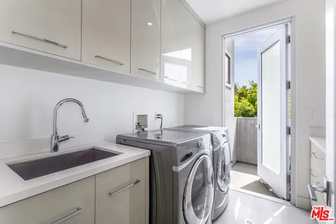 $4,195,000 | 3728 South Barrington Avenue, Los Angeles, CA 90066