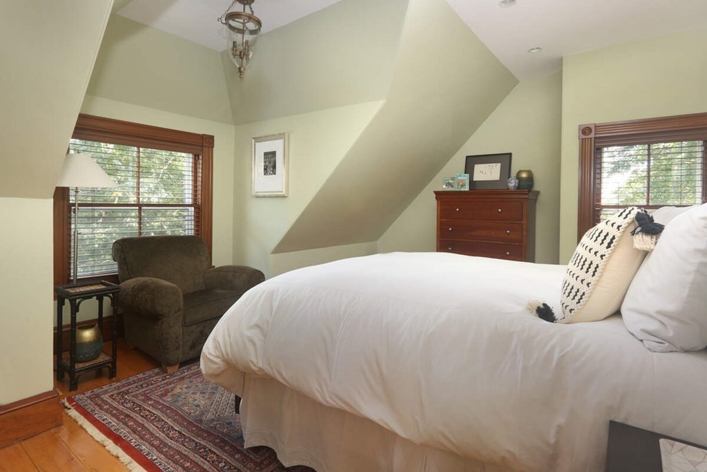 70 Gray Cliff Road Newton, MA 02459 - Photo 20 of 32