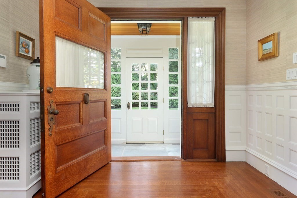 70 Gray Cliff Road Newton, MA 02459 - Photo 4 of 32