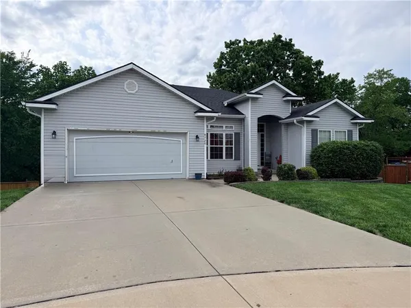 $389,900 | 8720 North Belton Avenue, Kansas City, MO 64154