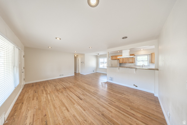 193 Locust Street Clearfield, UT 84015 - Photo 8 of 29 Living room