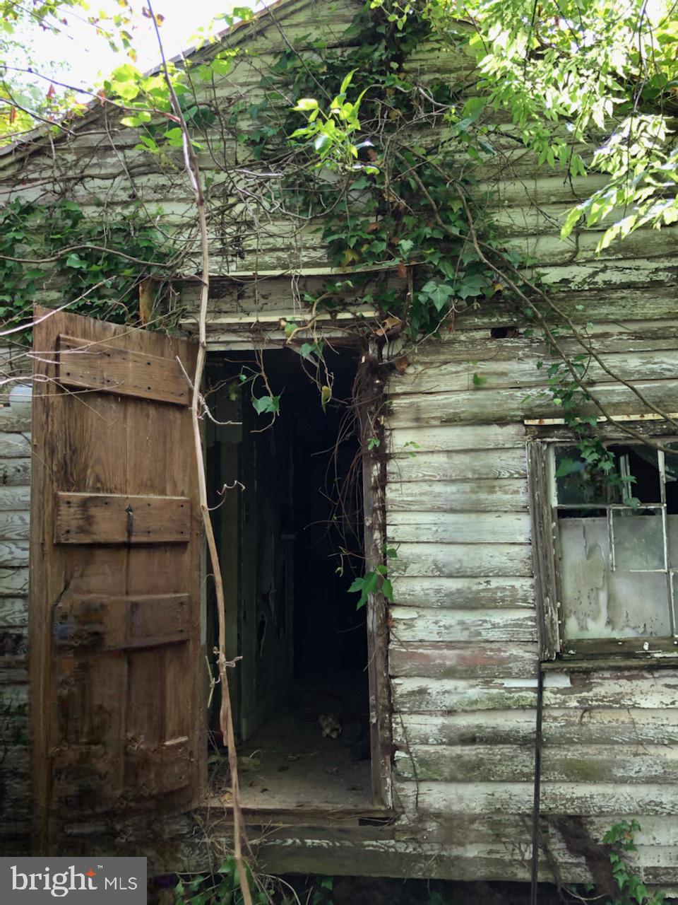 1064 Hunters Lodge Road Palmyra, VA 22963 - Photo 6 of 25 Back door to old home. Do not enter w/o HHA