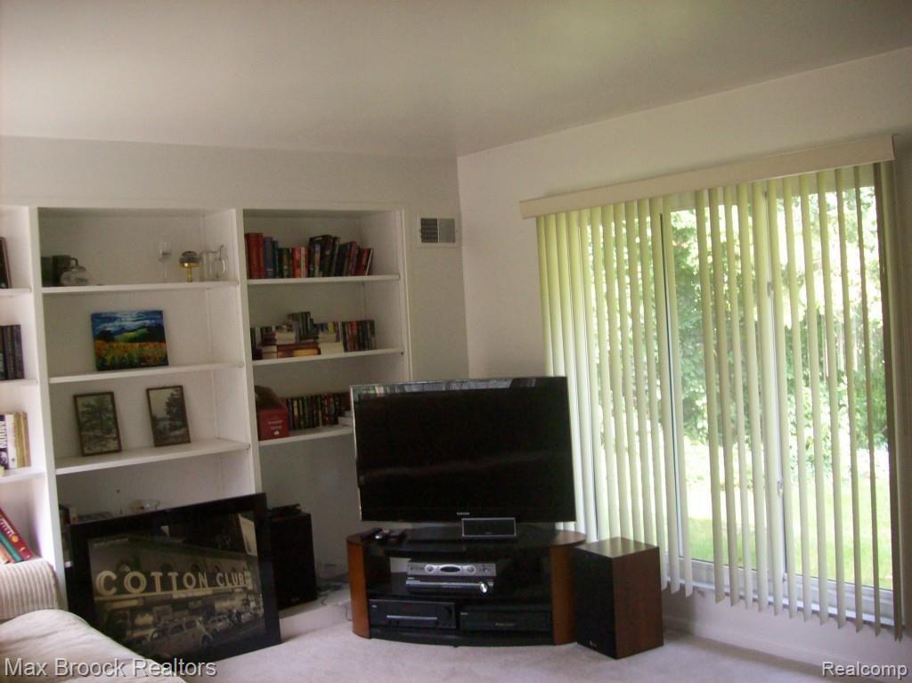 16222 Reedmere Avenue Franklin, MI 48025 - Photo 5 of 6 reed4.jpg