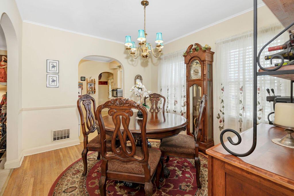 975 Bernhard Road Columbus, OH 43213 - Photo 8 of 46 8-DiningRoom