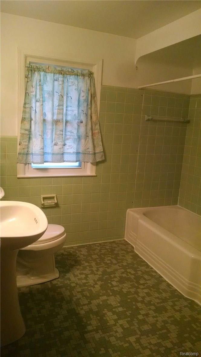 1754 Bournemouth Road Grosse Pointe, MI 48236 - Photo 13 of 25 IMG_20170713_175703005.jpg