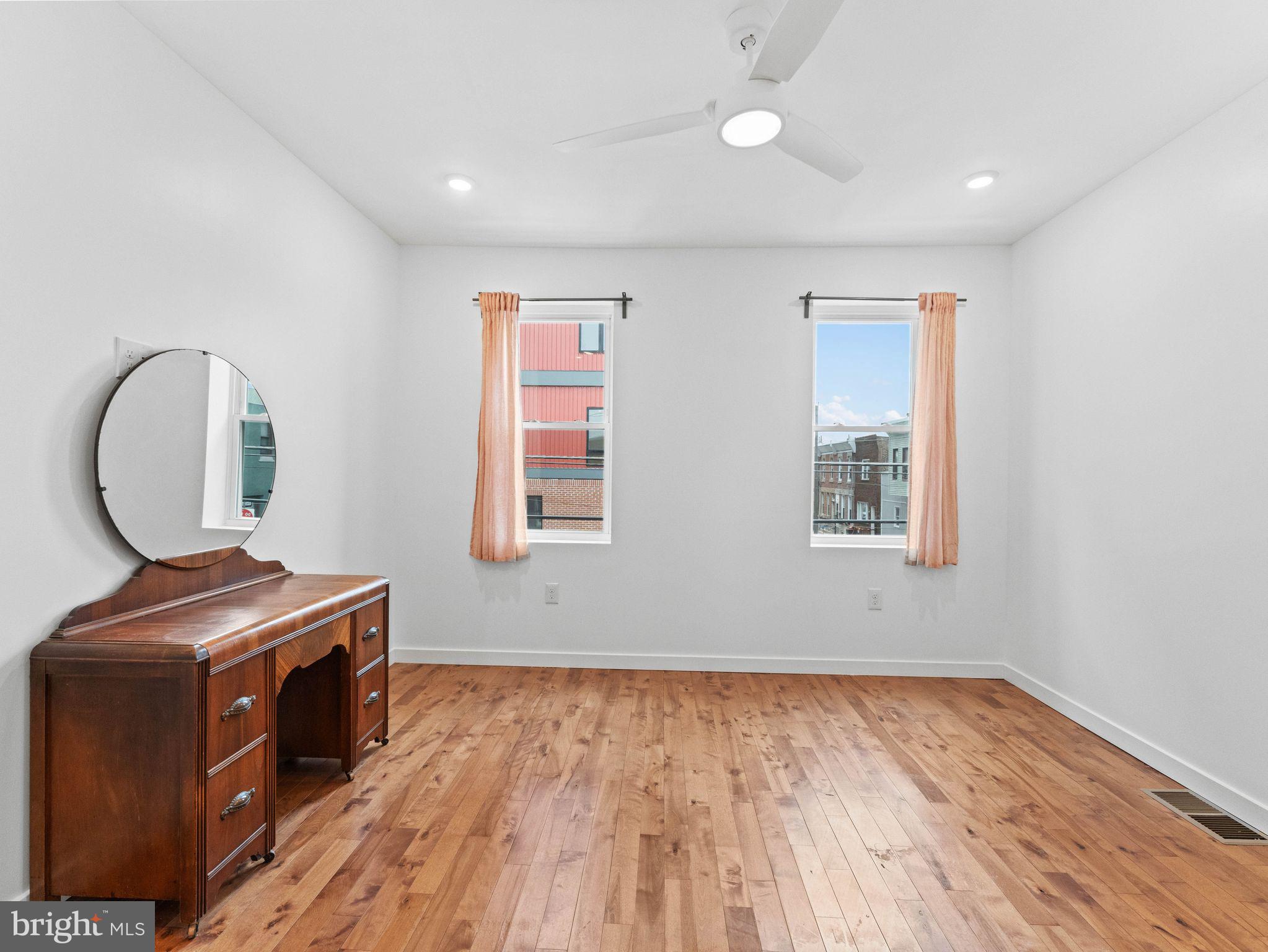 2558 Cedar Street Philadelphia, PA 19125 - Photo 23 of 38 Front Bedroom