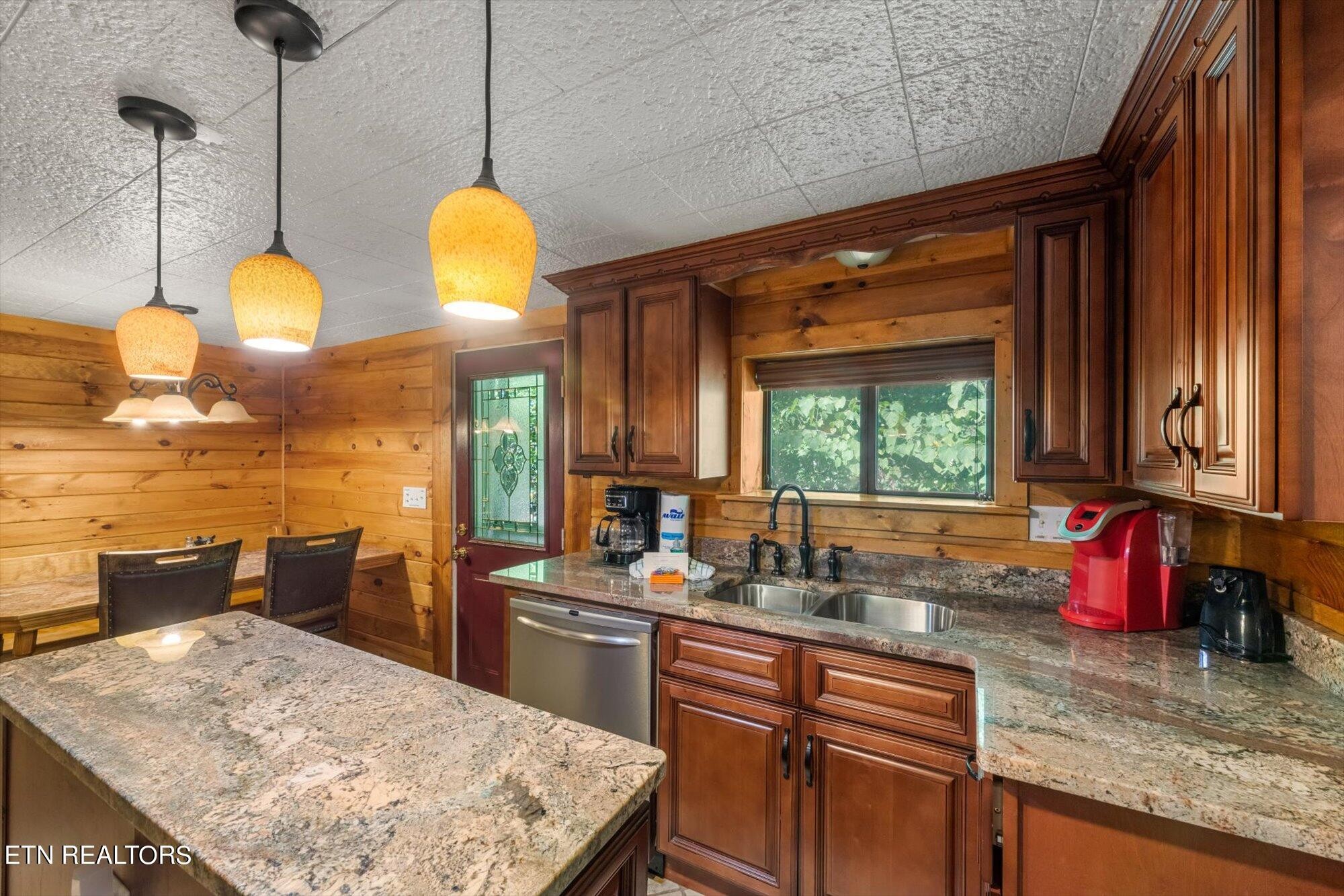 244 Spring Valley Road Sevierville, TN 37863 - Photo 11 of 60