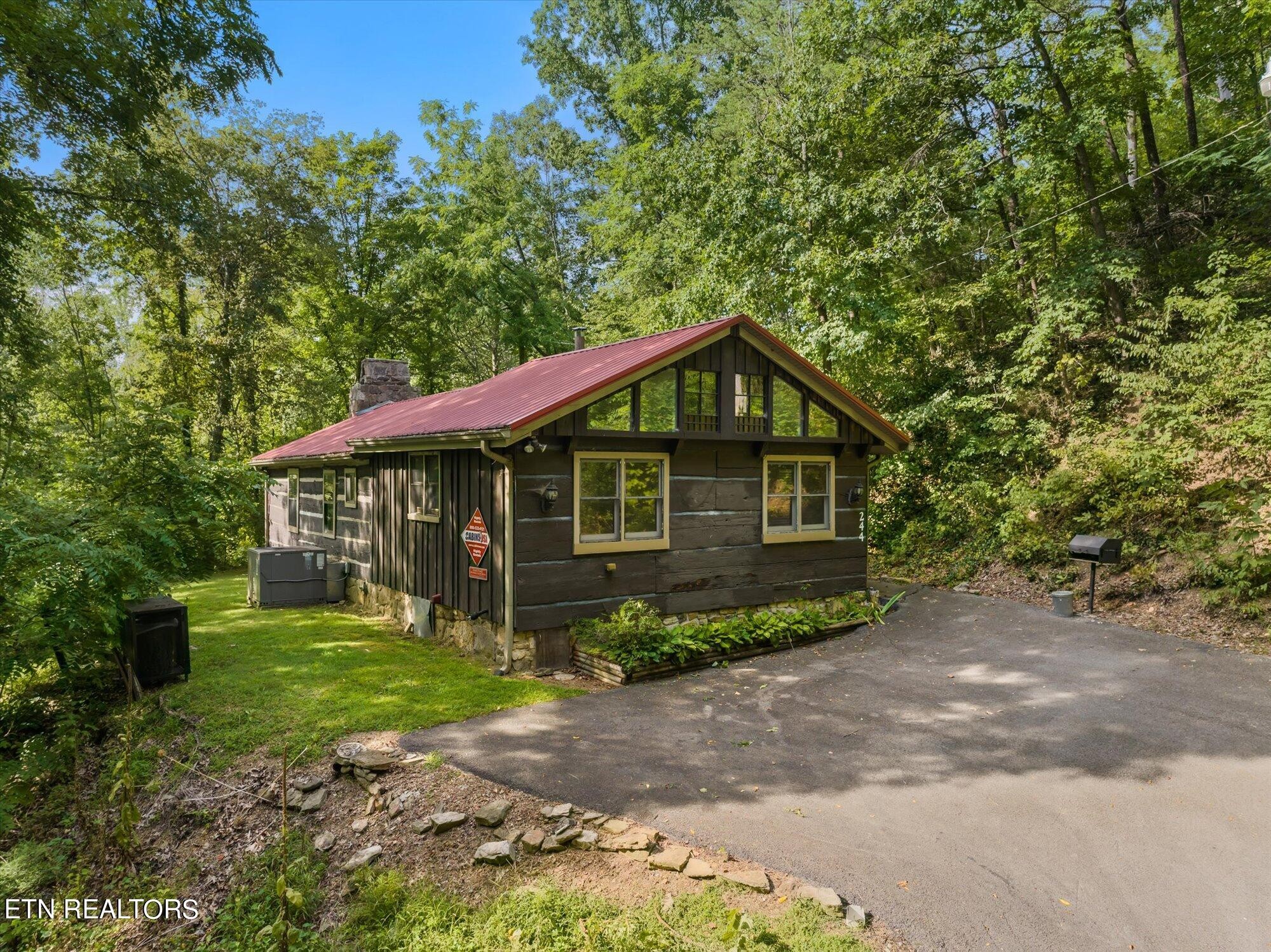 244 Spring Valley Road Sevierville, TN 37863 - Photo 2 of 60