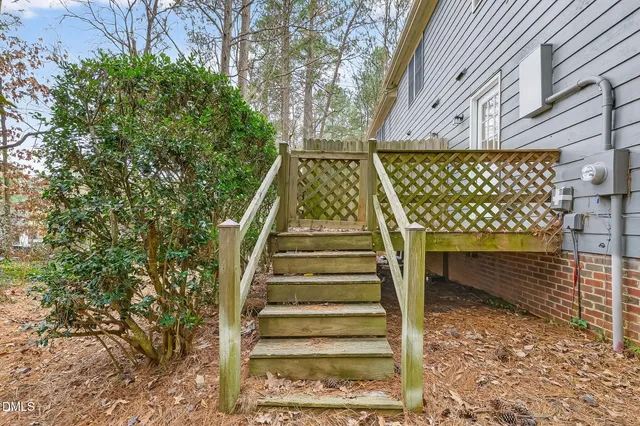 a view of entryway with a front door