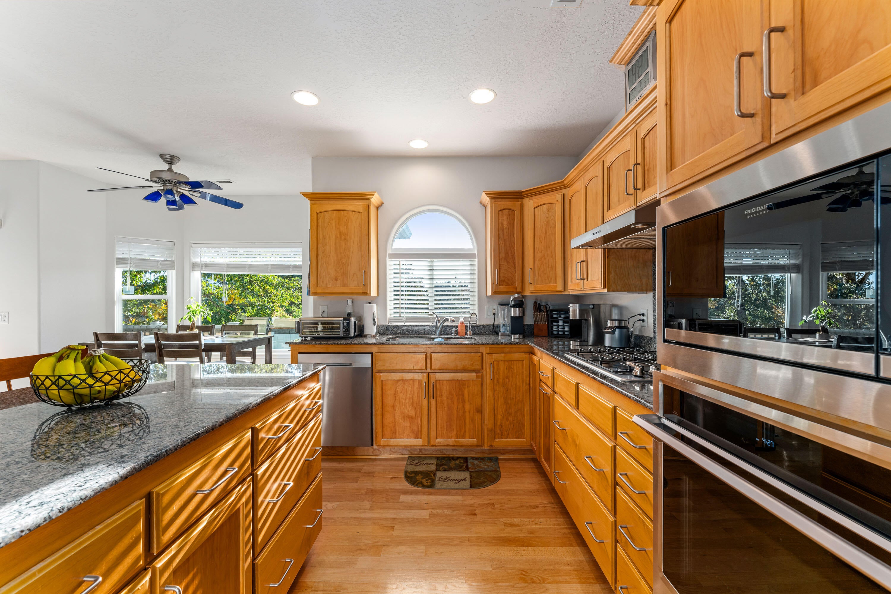 223 Ridgeway Avenue Central Point, OR 97502 - Photo 15 of 36 INT (12 of 24)