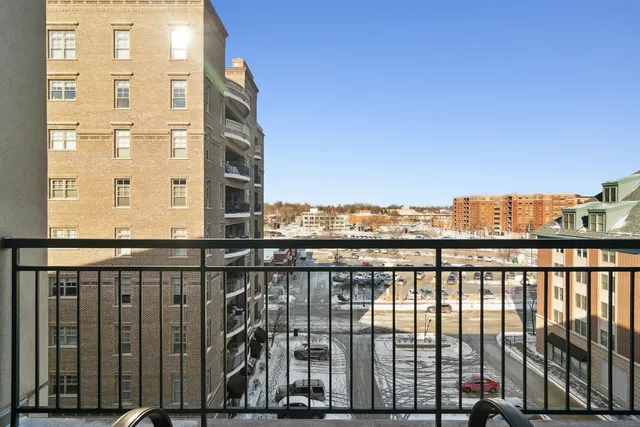 $435,000 | 200 West Campbell Street, Unit 705, Arlington Heights, IL 60005