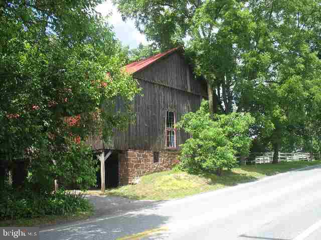 355 Oberlin Road Middletown, PA 17057 - Photo 3 of 12 Gallery Image 3