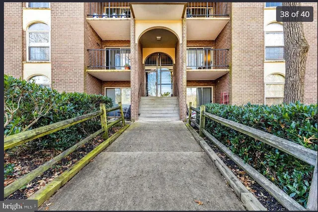 $2,100 | 3322 Woodburn Village Drive, Unit 22, Annandale, VA 22003