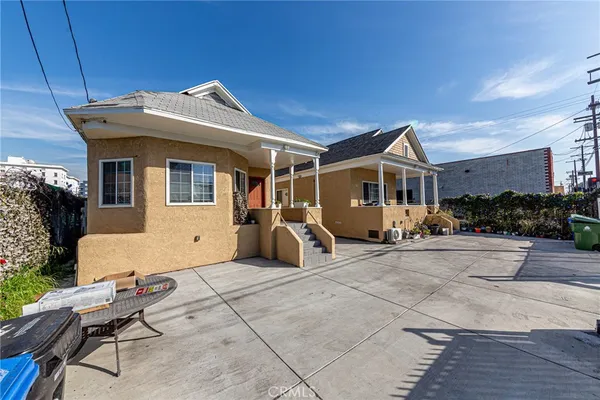 $3,250 | 229 West 28th Street, Los Angeles, CA 90007