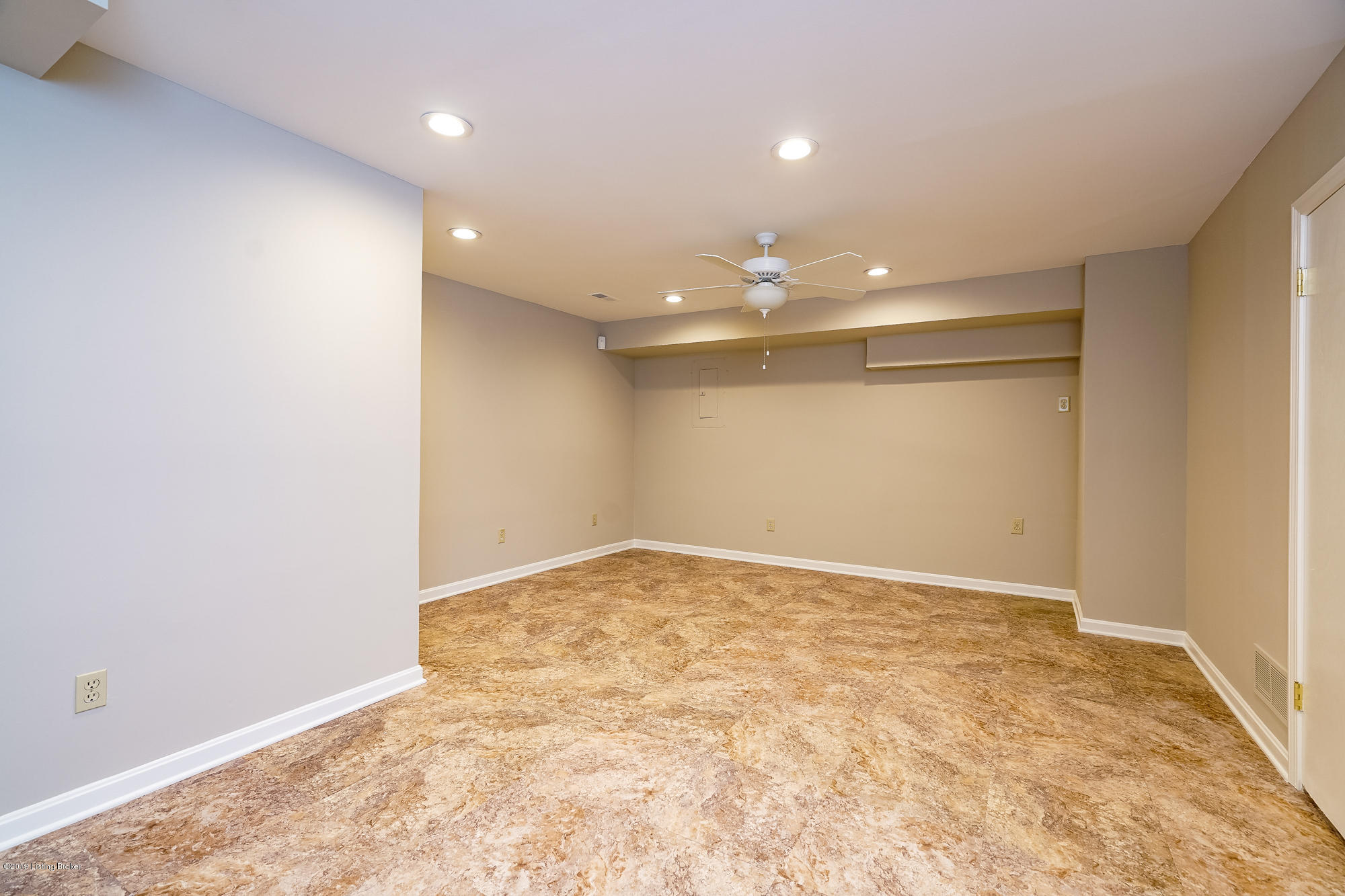 8025 Roland Avenue Louisville, KY 40222 - Photo 23 of 32 8025 Roland-25