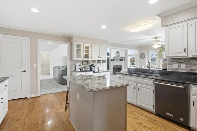 $919,900 | 31595 North River Road, Harrison Township, MI 48045