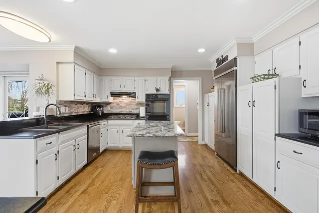 $919,900 | 31595 North River Road, Harrison Township, MI 48045