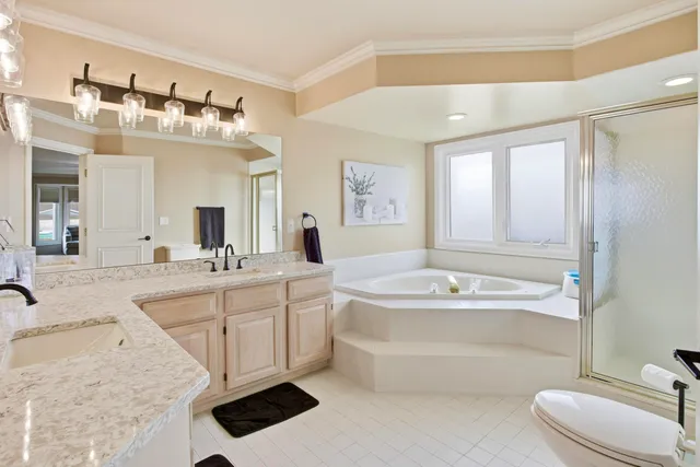 $919,900 | 31595 North River Road, Harrison Township, MI 48045