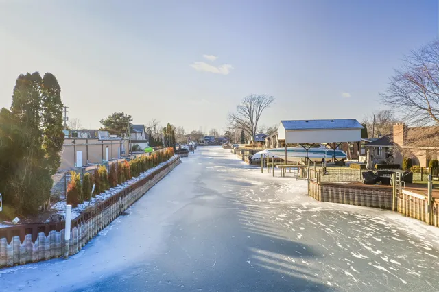 $919,900 | 31595 North River Road, Harrison Township, MI 48045