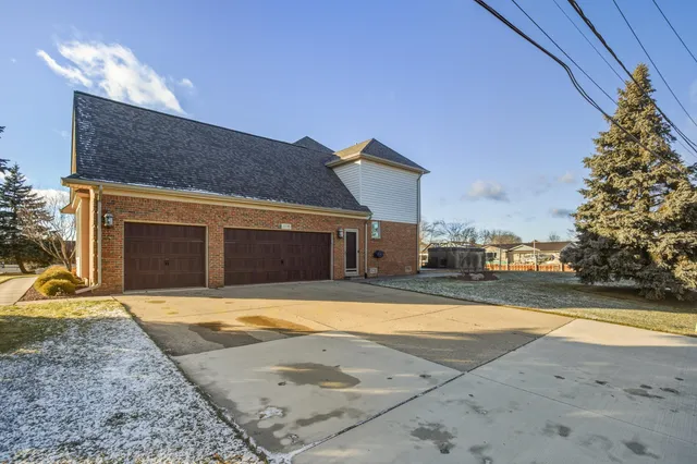 $919,900 | 31595 North River Road, Harrison Township, MI 48045