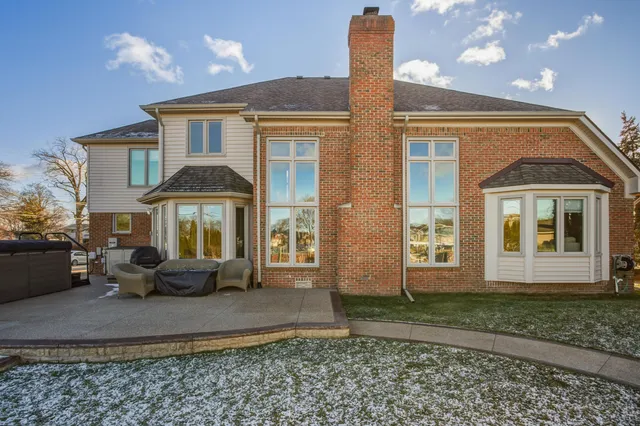 $919,900 | 31595 North River Road, Harrison Township, MI 48045