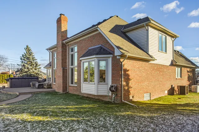 $919,900 | 31595 North River Road, Harrison Township, MI 48045