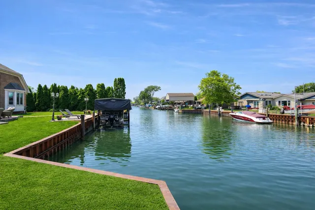 $919,900 | 31595 North River Road, Harrison Township, MI 48045