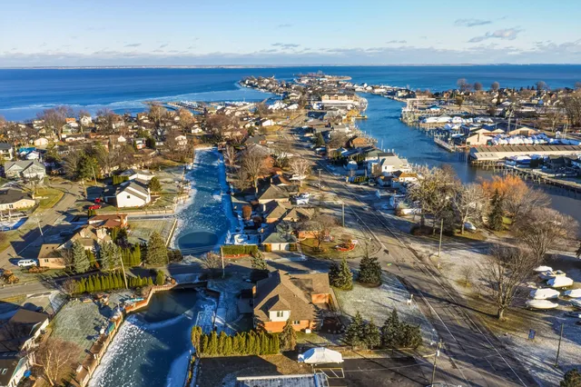 $919,900 | 31595 North River Road, Harrison Township, MI 48045